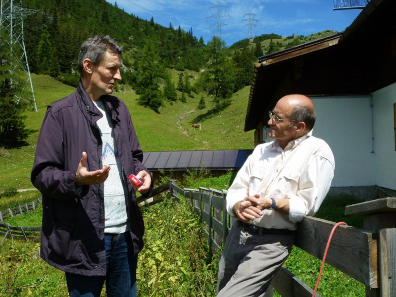 Aufstellen der Marienbergsäule auf der Marienbergalm