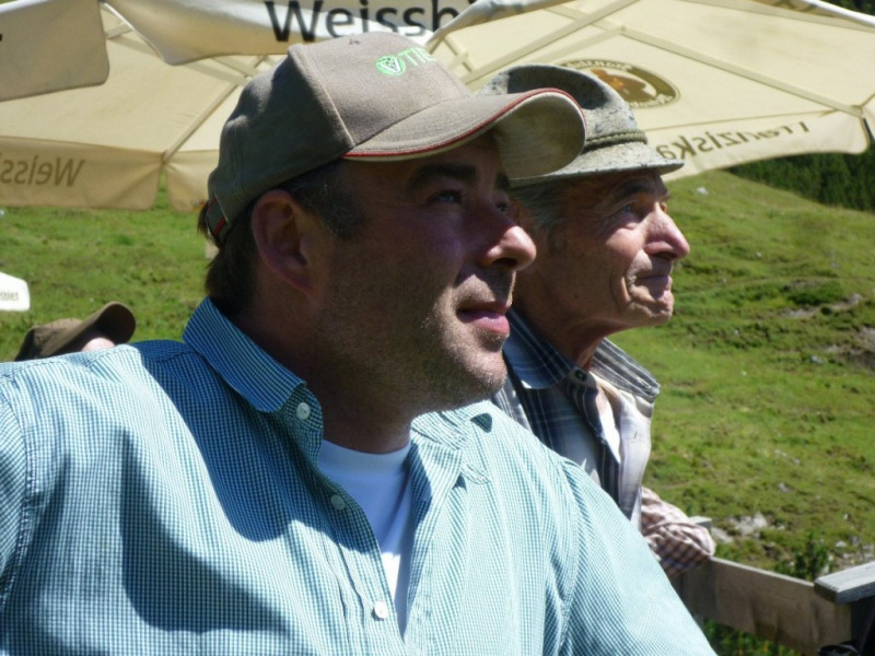 Aufstellen der Marienbergsäule auf der Marienbergalm