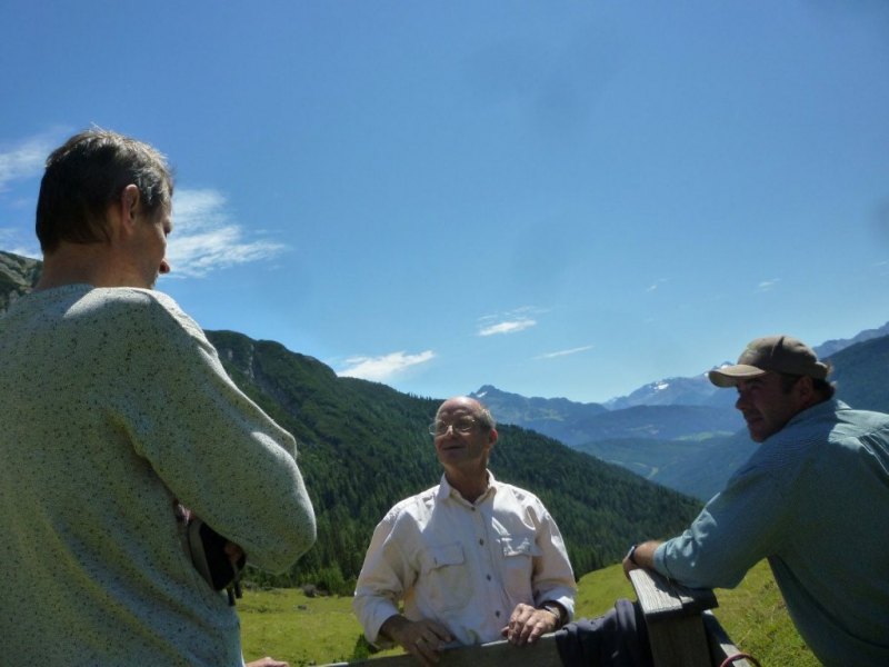 Aufstellen der Marienbergsäule auf der Marienbergalm