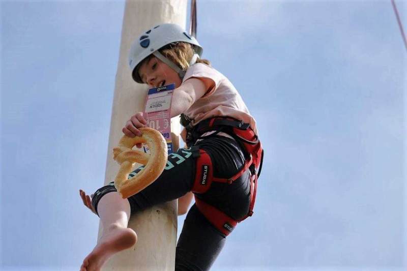 Barwies – 150jährige Fichte wird Maibaum