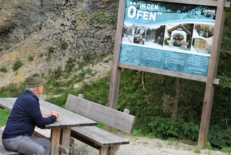 Baubeginn Hochfeldernalm – die alte Almhütte in Trauer