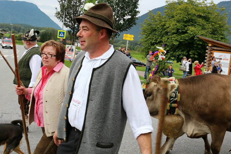 Drei-Almen-Abtrieb in Barwies – Abschied des Marienberg-Hirten