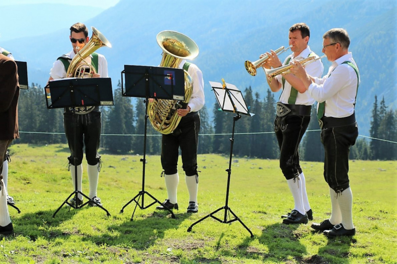 Einweihung Hochfeldern Alm – „Dorffest“ auf der Mieminger Alpe 