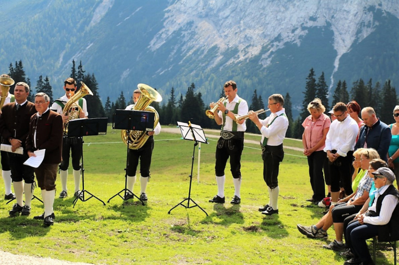 Einweihung Hochfeldern Alm – „Dorffest“ auf der Mieminger Alpe 