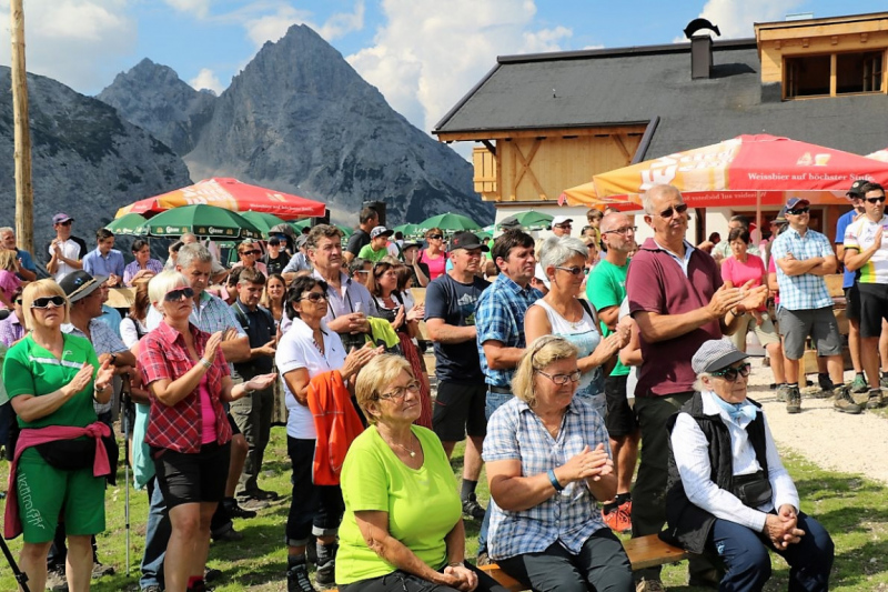 Einweihung Hochfeldern Alm – „Dorffest“ auf der Mieminger Alpe 