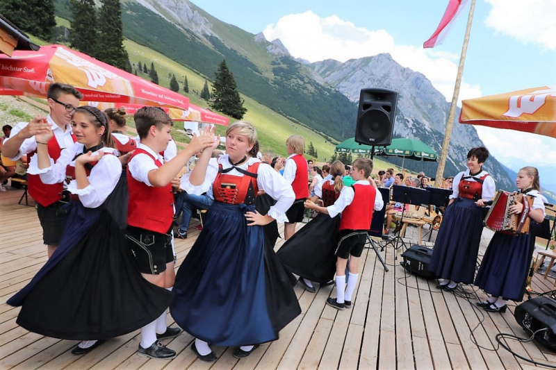 Einweihung Hochfeldern Alm – „Dorffest“ auf der Mieminger Alpe 
