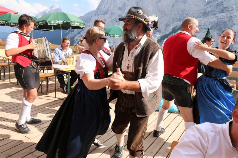 Einweihung Hochfeldern Alm – „Dorffest“ auf der Mieminger Alpe 