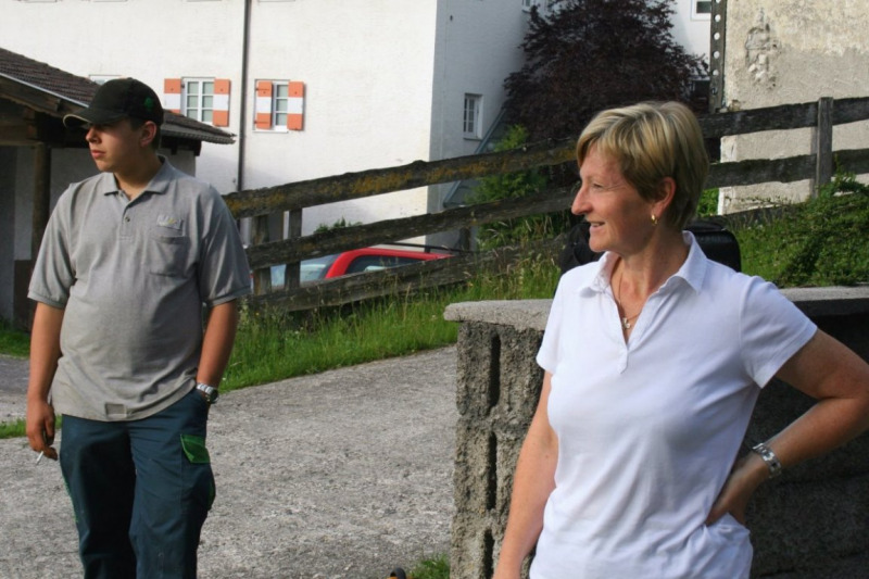 Feldernalmbauern zäunen vier Kilometer Weidezäune