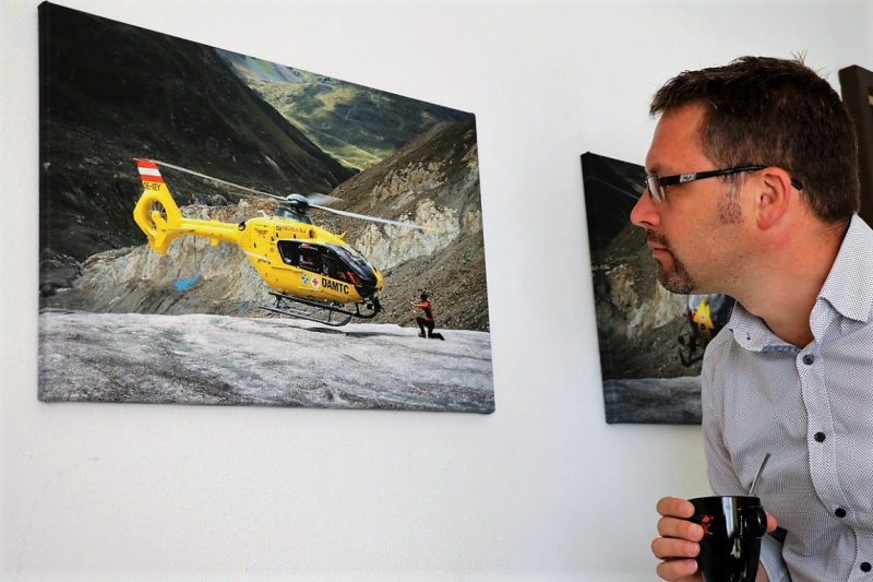 Flug mit dem Rettungsflieger über die Almen am Miemingerberg