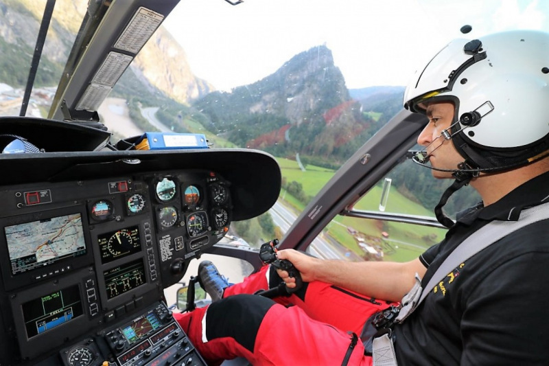 Flug mit dem Rettungsflieger über die Almen am Miemingerberg