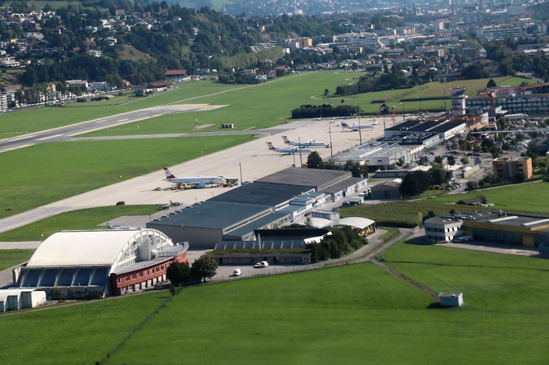 Flug mit dem Rettungsflieger über die Almen am Miemingerberg