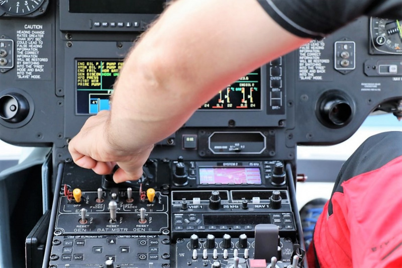 Flug mit dem Rettungsflieger über die Almen am Miemingerberg