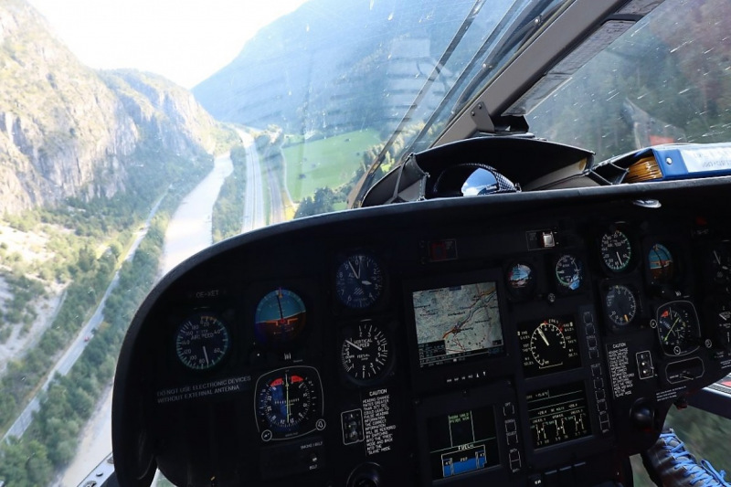 Flug mit dem Rettungsflieger über die Almen am Miemingerberg