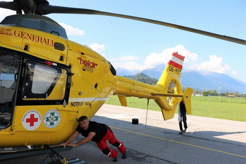 Flug mit dem Rettungsflieger über die Almen am Miemingerberg