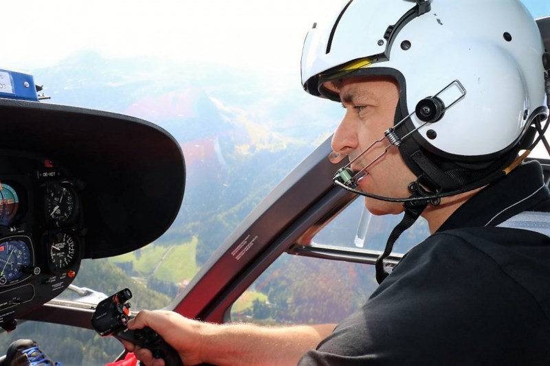 Flug mit dem Rettungsflieger über die Almen am Miemingerberg
