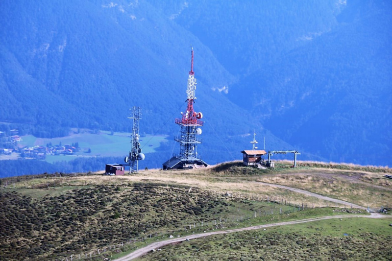 Flug mit dem Rettungsflieger über die Almen am Miemingerberg
