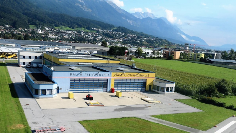 Flug mit dem Rettungsflieger über die Almen am Miemingerberg