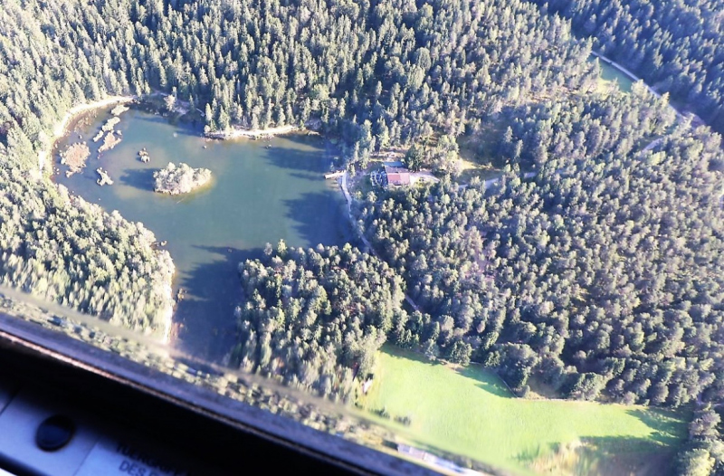Flug mit dem Rettungsflieger über die Almen am Miemingerberg
