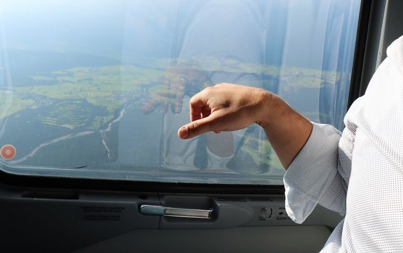 Flug mit dem Rettungsflieger über die Almen am Miemingerberg