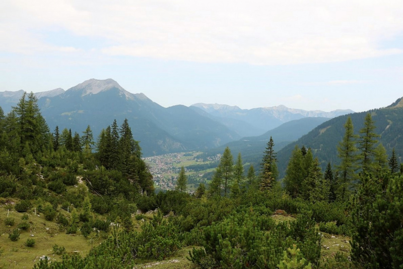 Freilichtbühne Seeben Alm – Almvieh und Wanderer auf Augenhöhe