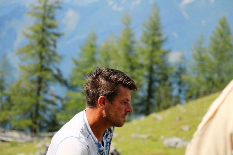 Freilichtbühne Seeben Alm – Almvieh und Wanderer auf Augenhöhe