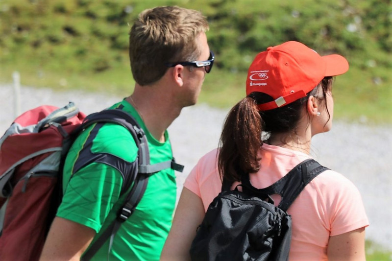 Freilichtbühne Seeben Alm – Almvieh und Wanderer auf Augenhöhe