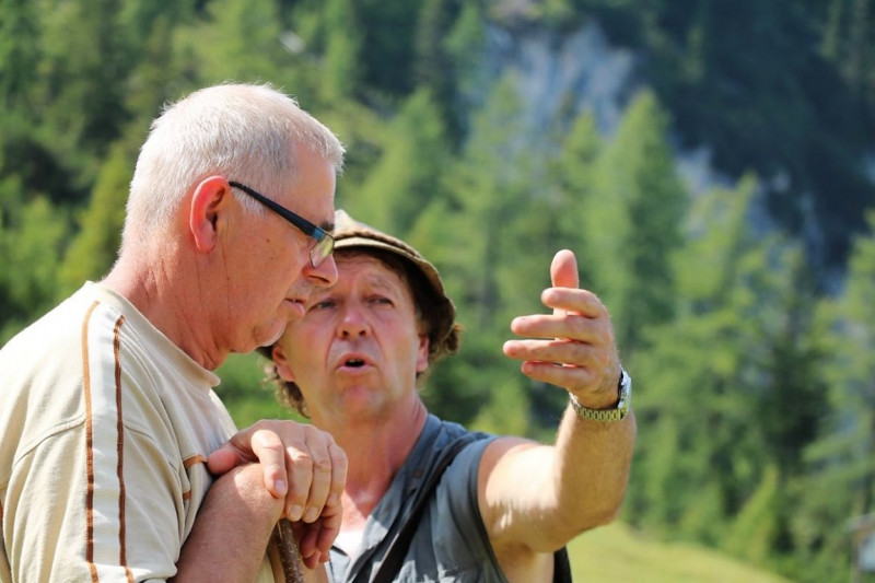 Freilichtbühne Seeben Alm – Almvieh und Wanderer auf Augenhöhe