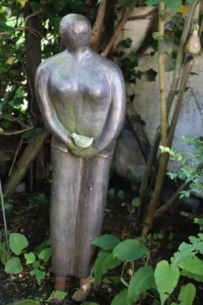 Gartenkunst blüht im Verborgenen – Ton trifft Holz
