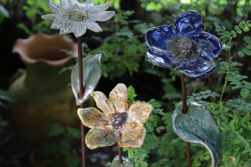 Gartenkunst blüht im Verborgenen – Ton trifft Holz