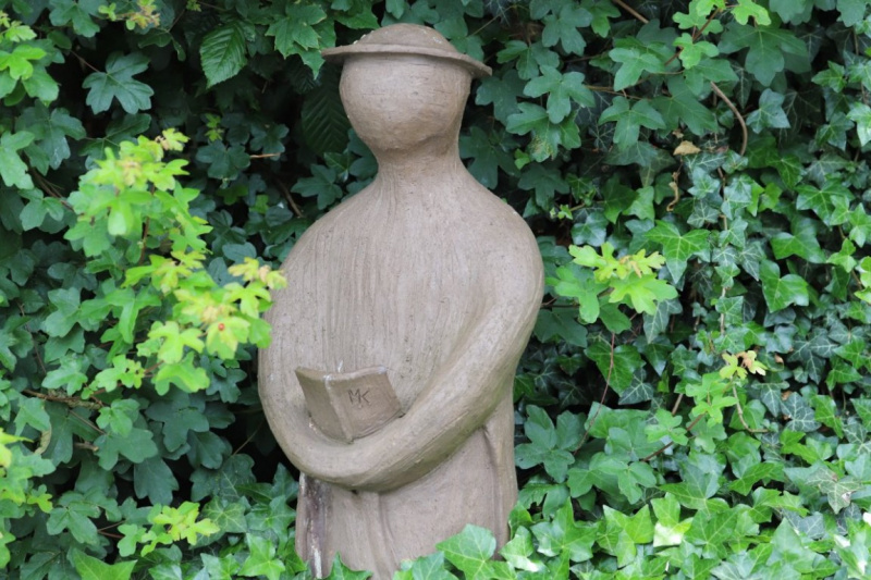 Gartenkunst blüht im Verborgenen – Ton trifft Holz