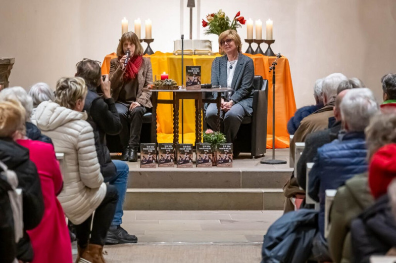 „Ich bin noch nicht weg“ von Gisela Steinhauer und Verena Welschof