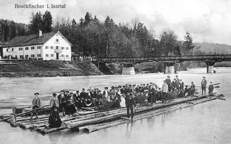 "Ordinari-Floß" auf der Isar beim Gasthaus "Zum Bruckenfischer"