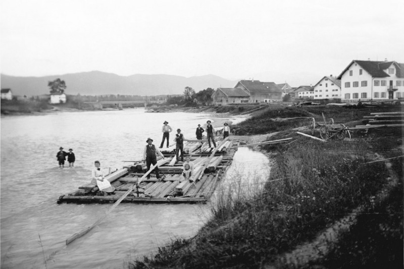 Der Untere Floßbindeplatz in Lechbruck um 1900.