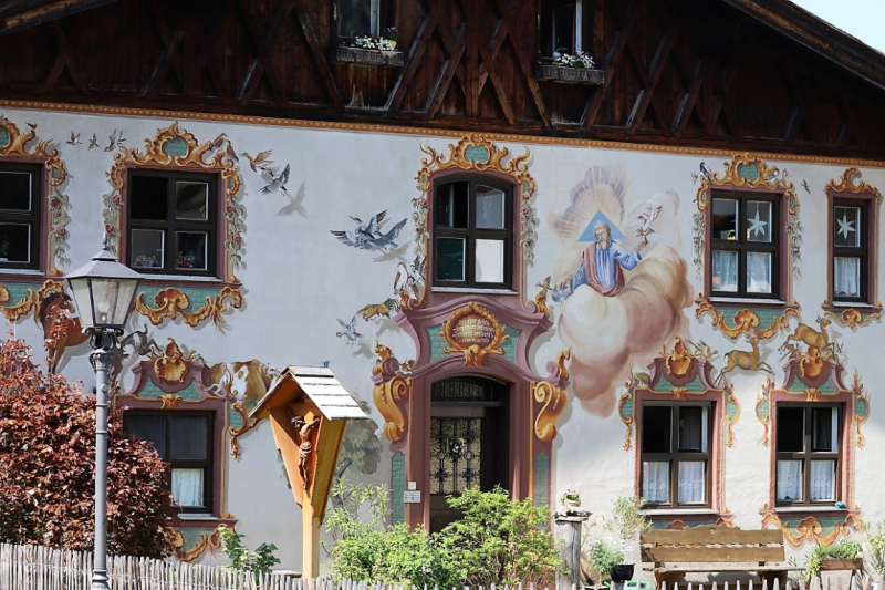 Lüftlmalerei in Oberammergau – „Gottvater in Wolken“
