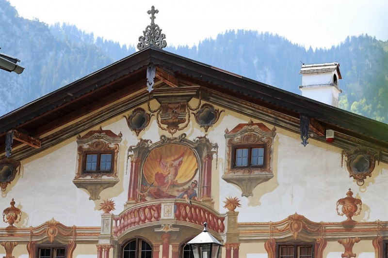 Lüftlmalerei in Oberammergau – „Gottvater in Wolken“