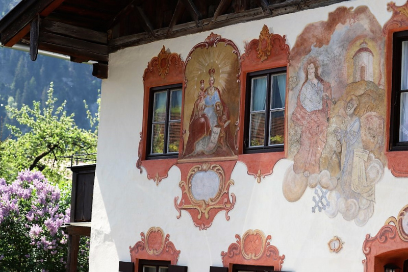 Lüftlmalerei in Oberammergau – „Gottvater in Wolken“