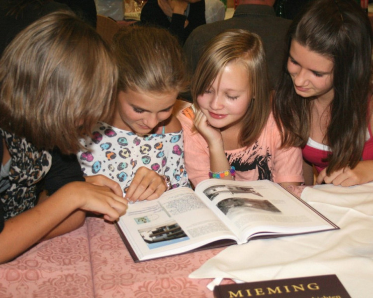 Mieming-Buch – „Geschichte und Geschichten“