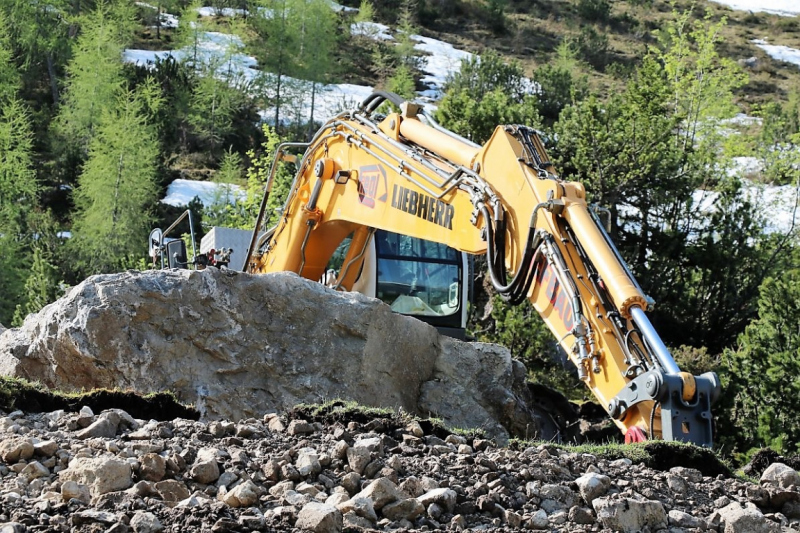 Seeben Alm – Schutzwall schützt den Hüttenbetrieb