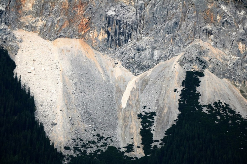 Seeben Alm – Schutzwall schützt den Hüttenbetrieb