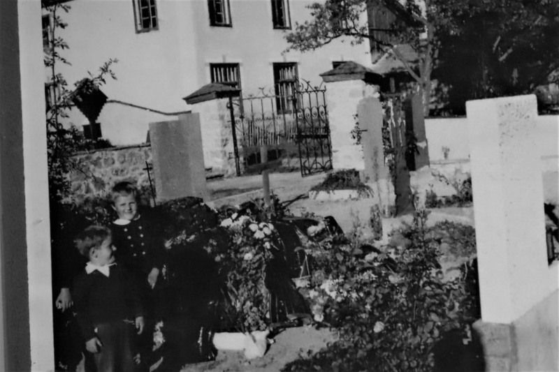 Sterbebilder erzählen – „Tot ist, wer vergessen wird“