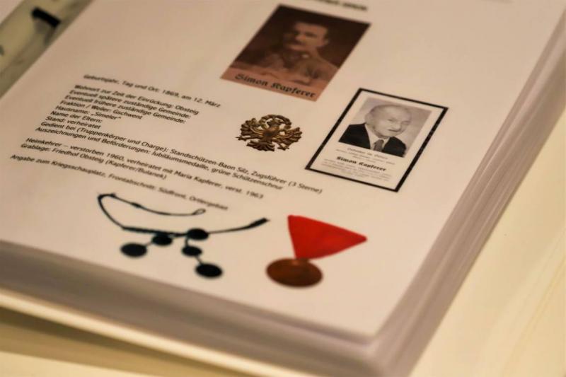 Sterbebilder erzählen – „Tot ist, wer vergessen wird“
