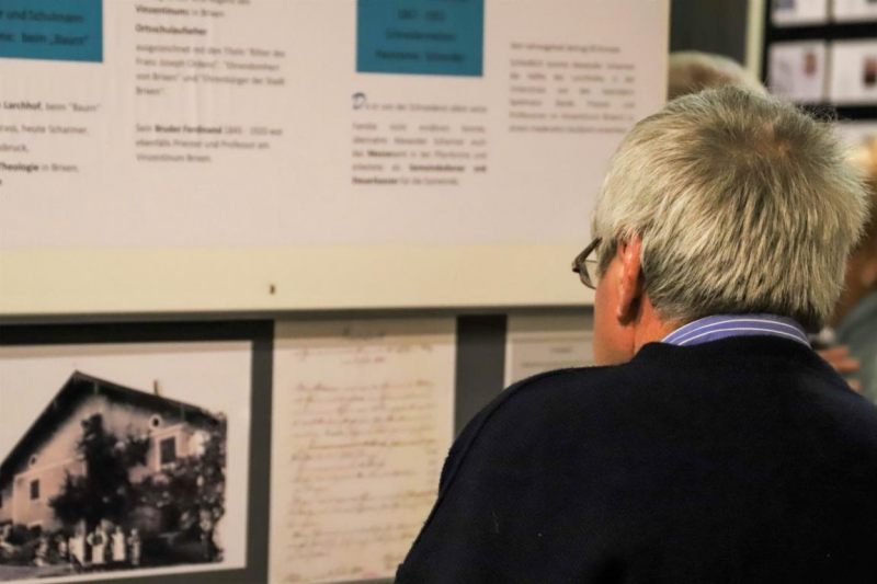 Sterbebilder erzählen – „Tot ist, wer vergessen wird“