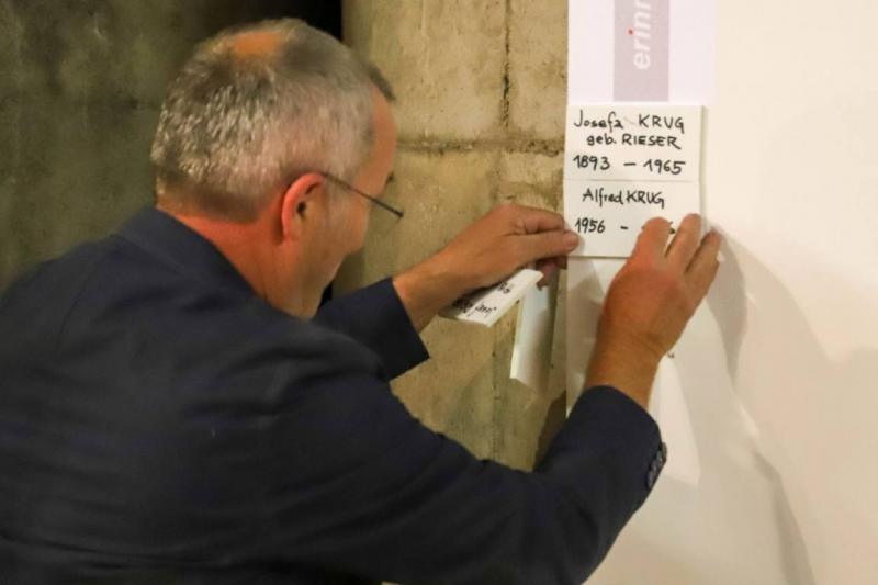 Sterbebilder erzählen – „Tot ist, wer vergessen wird“