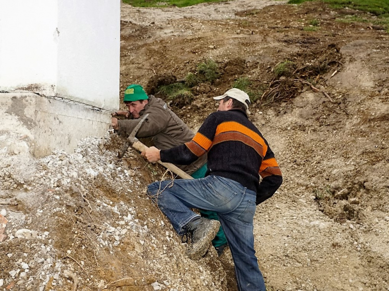 Verlegung der Feldernalmkapelle – Ein Bagger machte es möglich