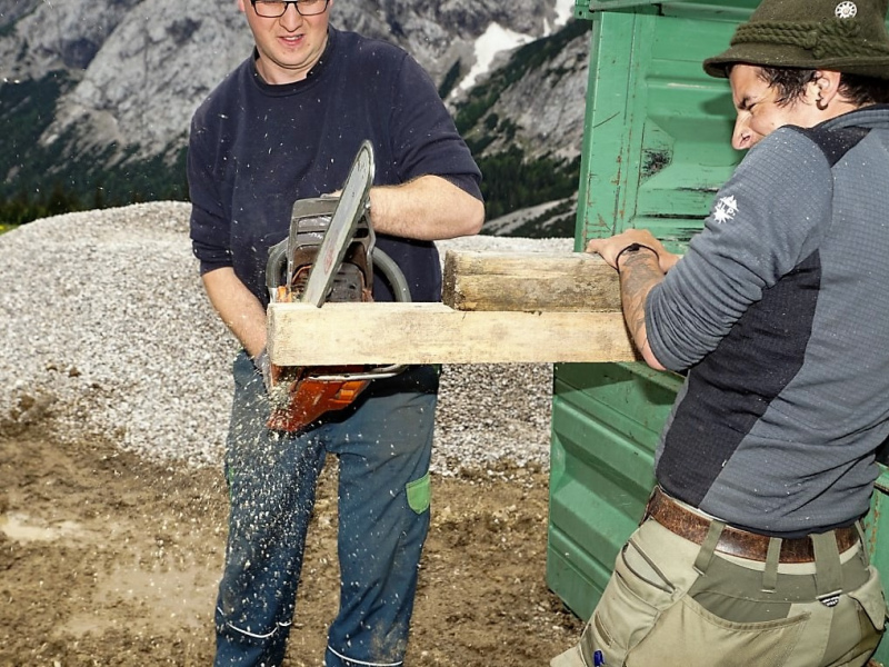 Verlegung der Feldernalmkapelle – Ein Bagger machte es möglich