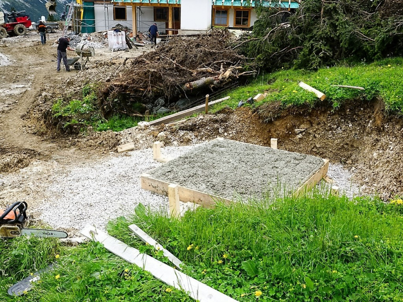 Verlegung der Feldernalmkapelle – Ein Bagger machte es möglich