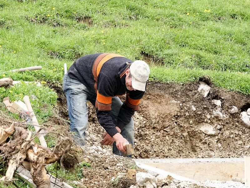 Verlegung der Feldernalmkapelle – Ein Bagger machte es möglich