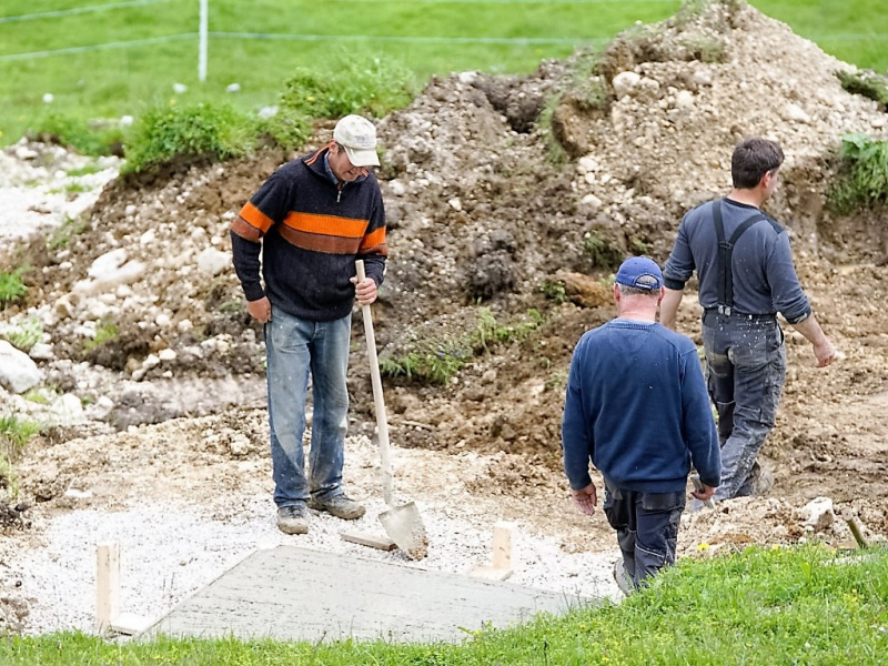 Verlegung der Feldernalmkapelle – Ein Bagger machte es möglich