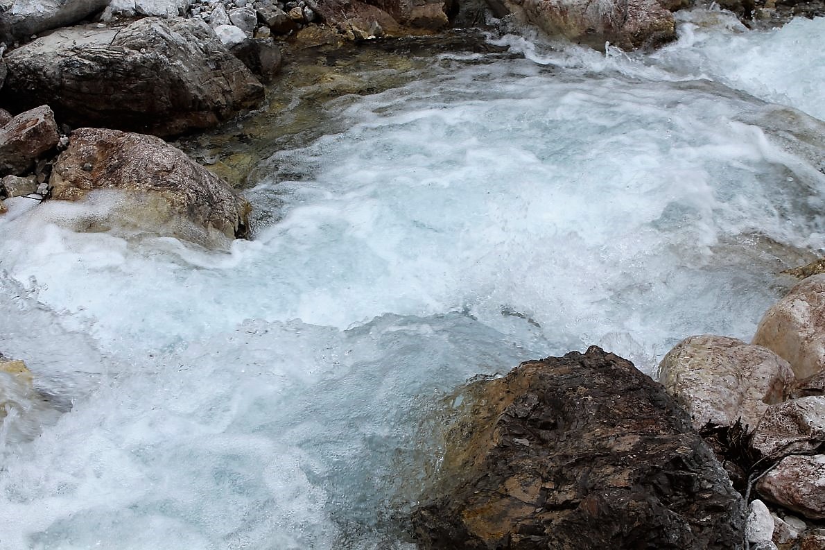 Das Quellwasser des Stöttbachs und der Judenklamm, versorgen seit Jahrhunderten Mensch und Vieh mit frischem Wasser. (Foto: Knut Kuckel)