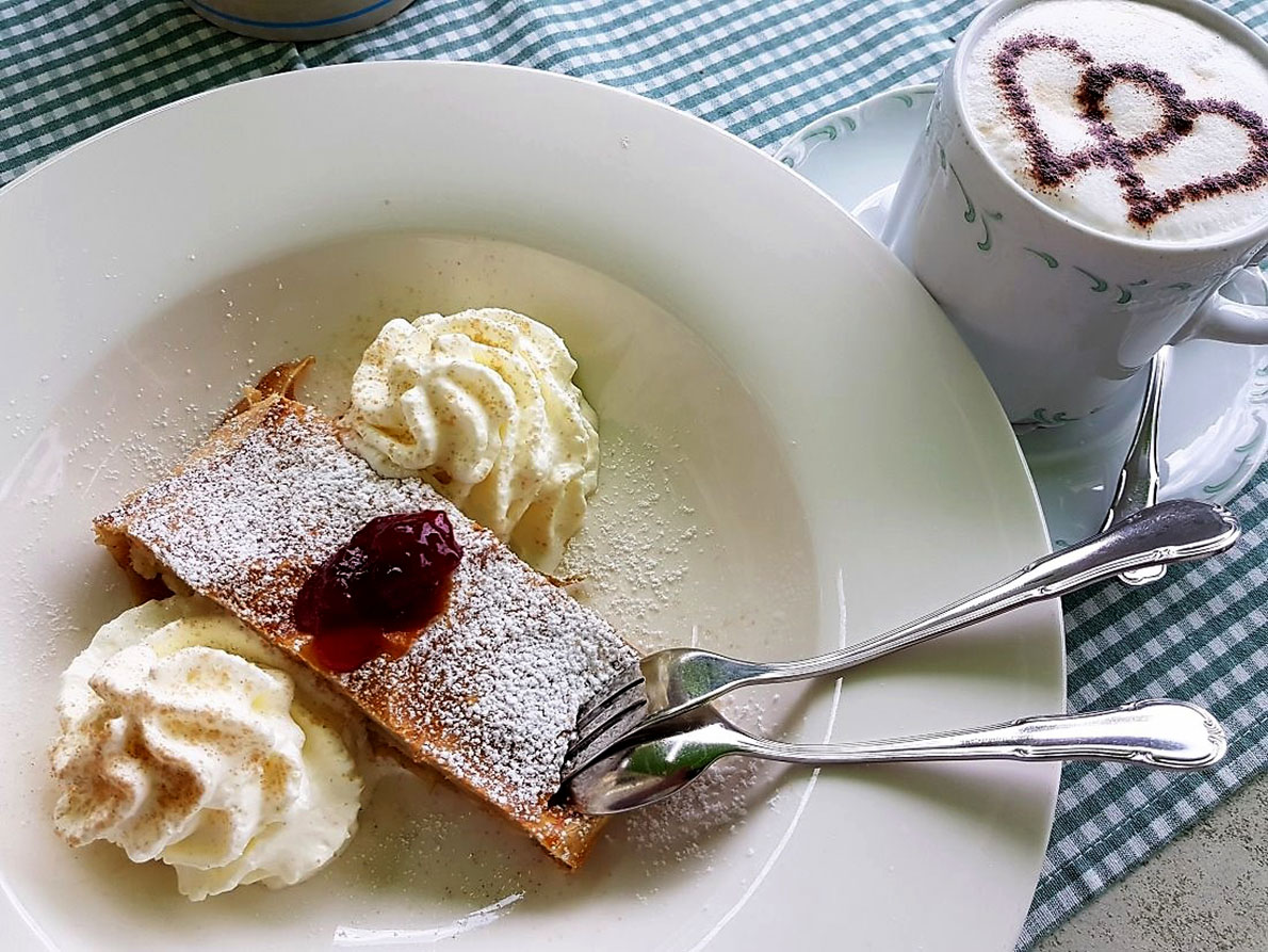 ...oder auf Kaffee und Kuchen im "Schweizerbartl" in Kaltenbrunn (Foto: Knut Kuckel)